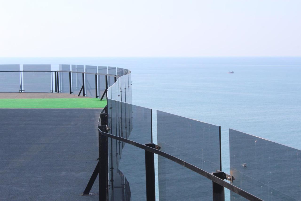 Apartment On The Back Sea Batumi Eksteriør billede