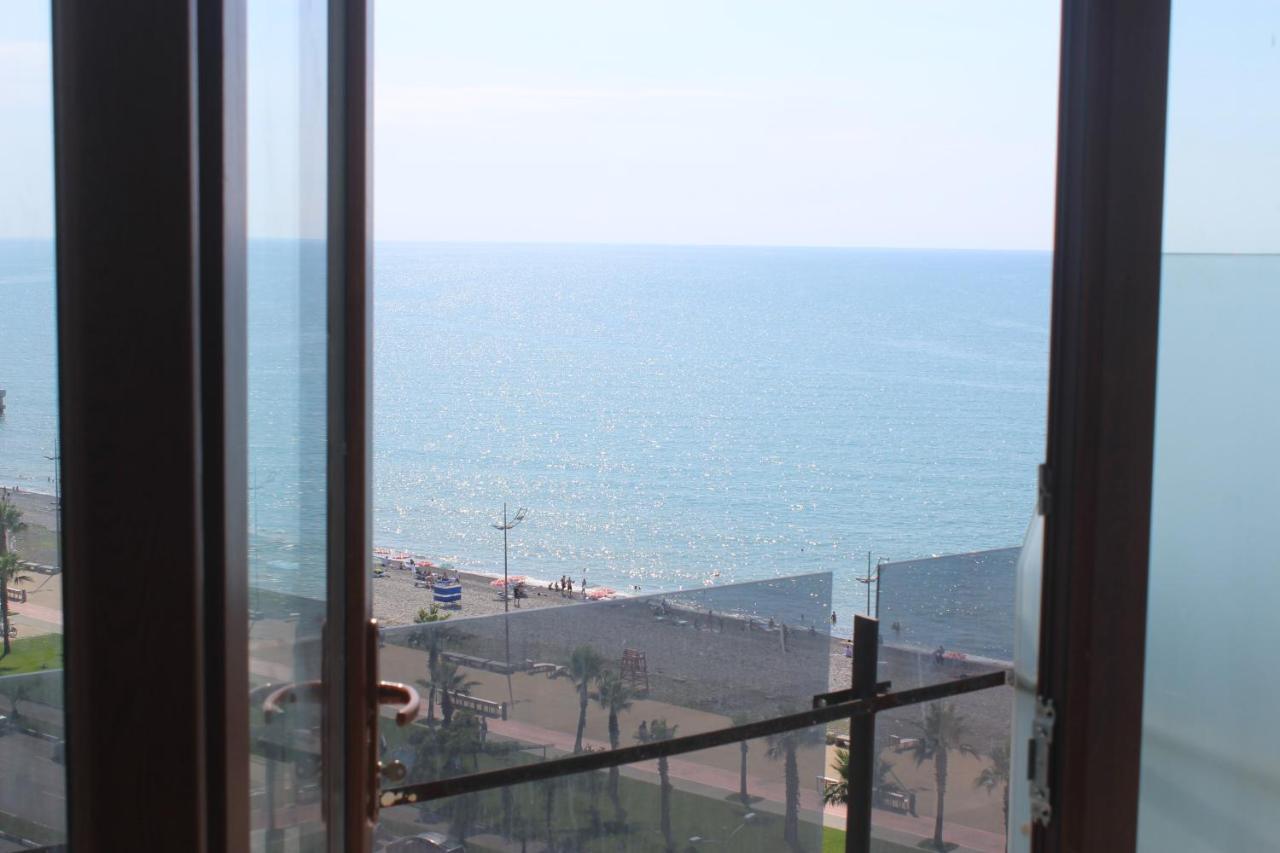 Apartment On The Back Sea Batumi Eksteriør billede